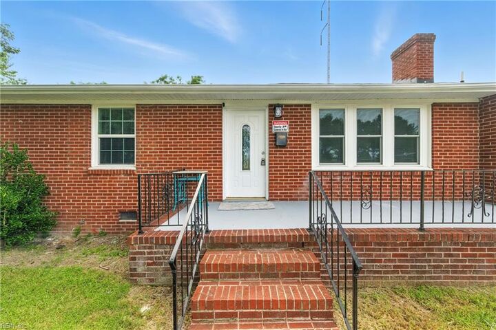 Property Photo: 1000 38th St VA 23607