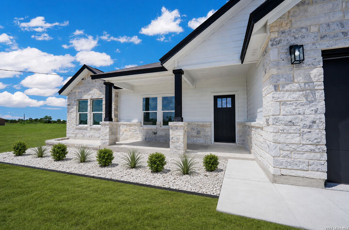 Property Photo: 150 Ranchero Way TX 78059