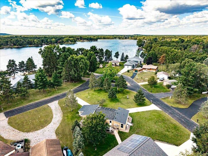 Property Photo:  923 Essex Court  WI 54457 