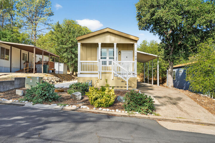 Property Photo: 1120 Shawnee Trail CA 96003