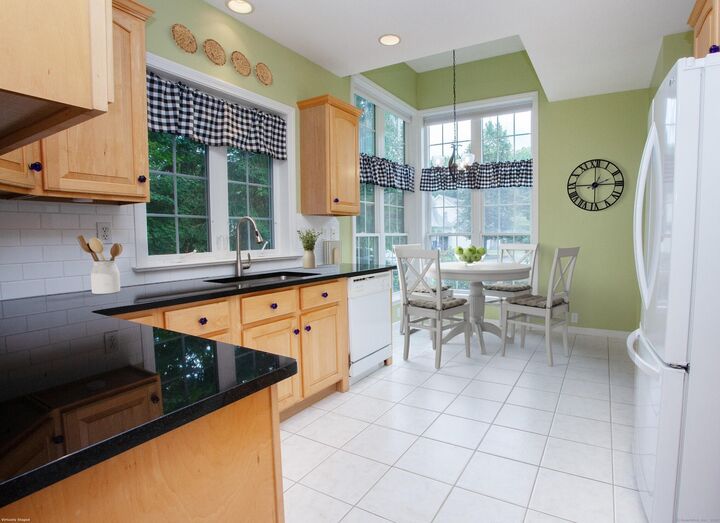Property Photo: 14 Brettonwood Drive 14 CT 06070