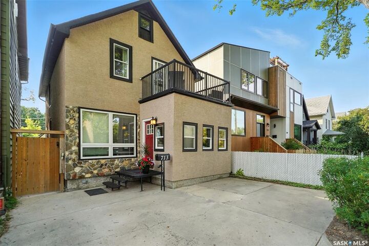 713 H Avenue S  Saskatoon SK S7M 1X2 photo