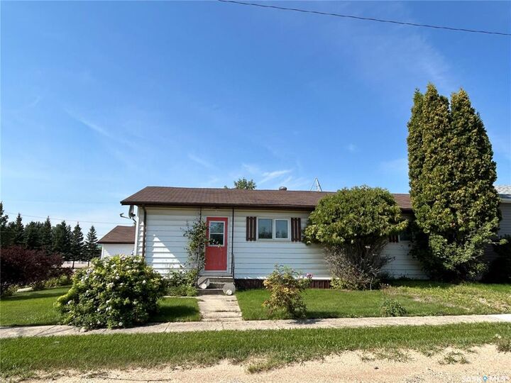 Property Photo: 107 Railway Avenue S SK S0K 2X0