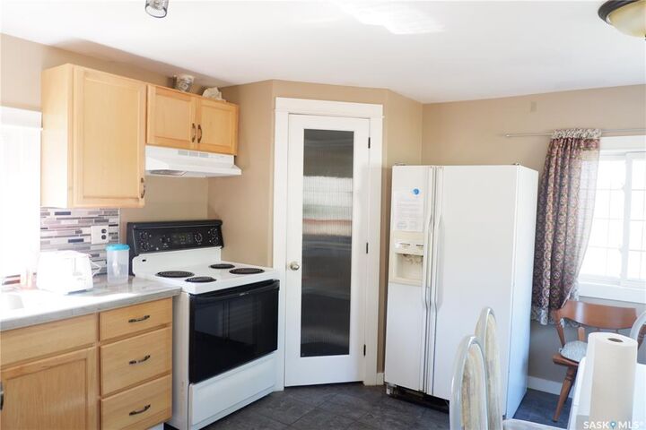 Property Photo:  123 3rd Street W  SK S0H 2K0 