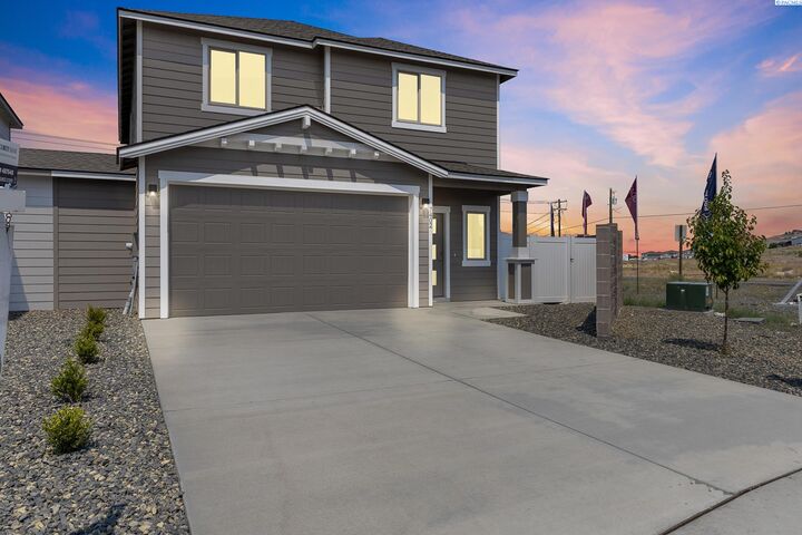 Property Photo: 7402 Grapevine Ct WA 99353