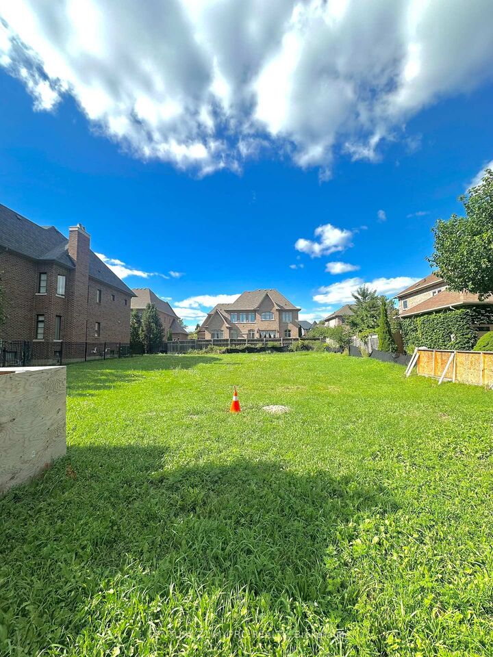 Property Photo:  40 Appian Way  ON L4L 8Y4 