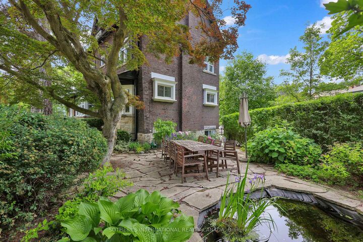Photo de la propriété: 68 Astley Avenue ON M4W 3B4