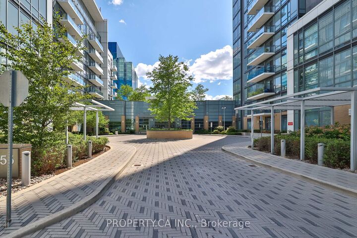 Property Photo: 55 Ann O'Reilly Road 2512 ON M2J 0E1