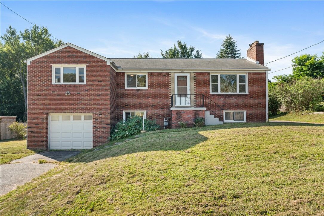 Property Photo: 1721 Donnan Ave PA 15301