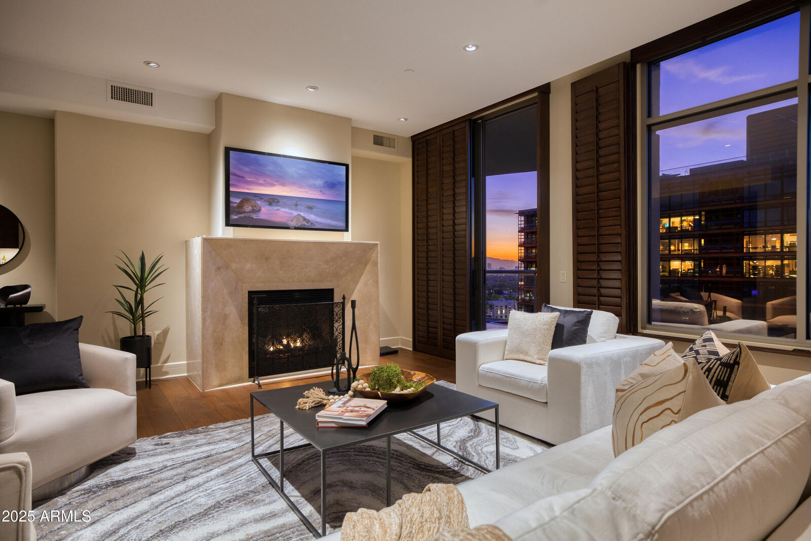 Property Photo: 2402 E Esplanade Lane 1101 AZ 85016