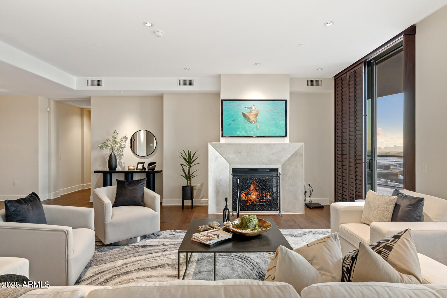 Property Photo:  2402 E Esplanade Lane 1101  AZ 85016 