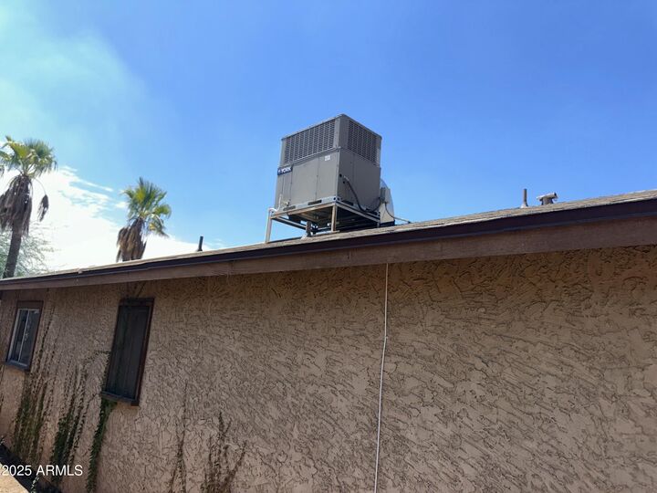 Property Photo: 604 W Emelita Avenue AZ 85210