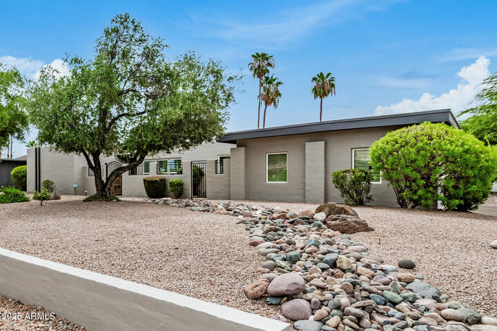 Property Photo: 237 W Pine Valley Drive AZ 85023