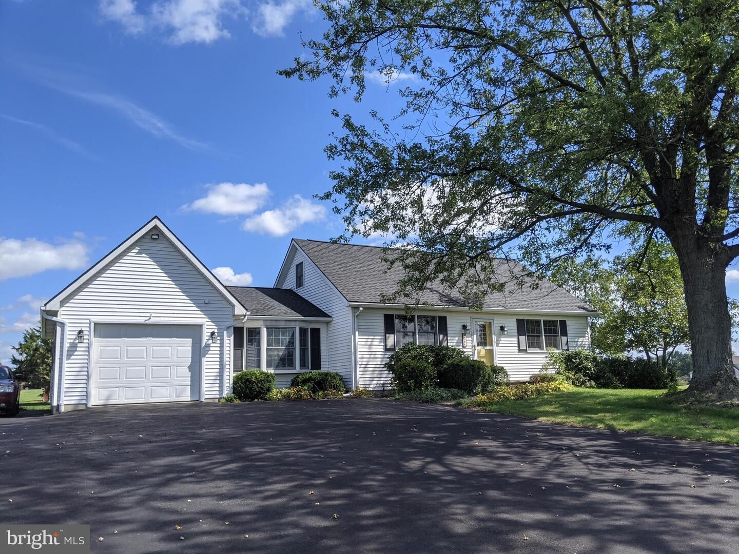 Property Photo:  264 N End Road  PA 19541 