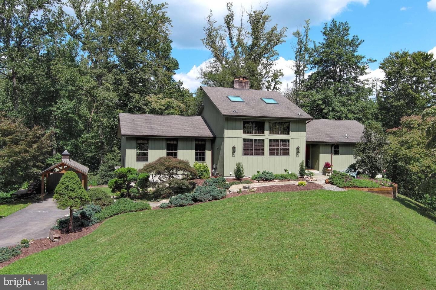 Property Photo: 2520 Colonial Road MD 20607