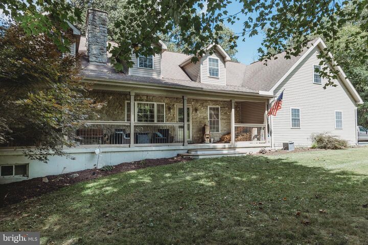 1395 Woodside Avenue  Alburtis PA 18011 photo