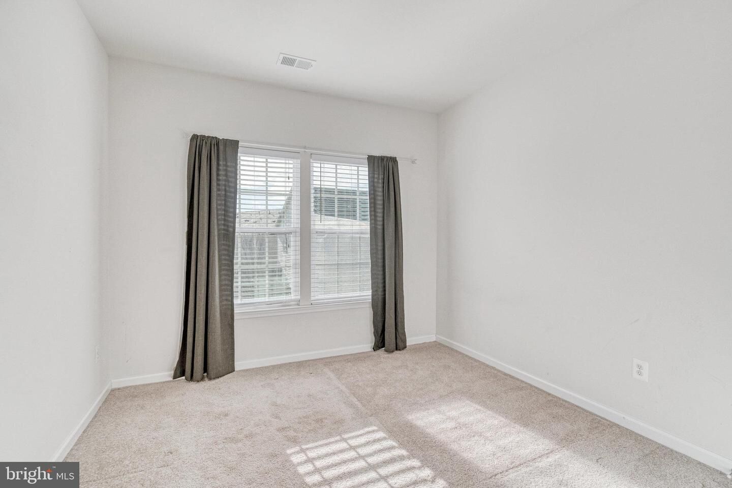 Property Photo: 24652 Hutchinson Farm Drive VA 20166