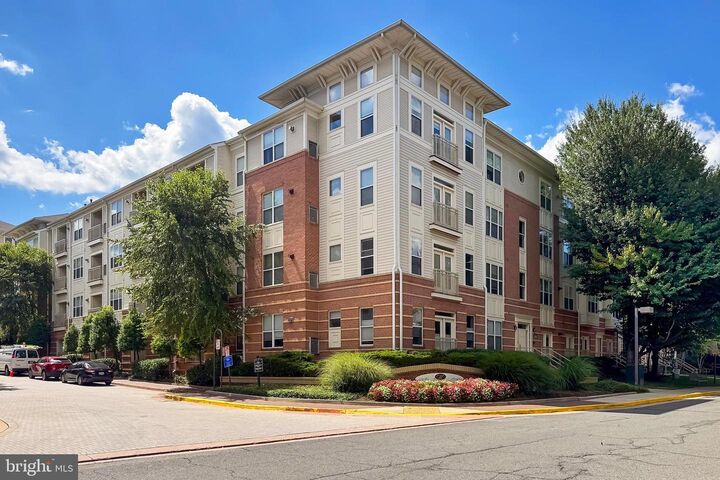 Property Photo: 2791 Centerboro Drive 76 VA 22181