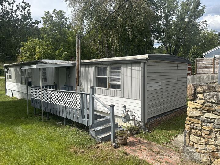 Property Photo: 16 Wellington Drive NC 28804
