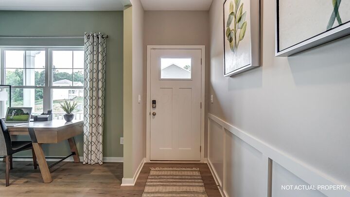 Property Photo: 5682 Orchard Lakes Trail Drive OH 43110