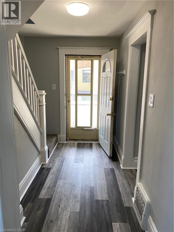Property Photo:  246 Madison Avenue South  ON N2M 3H4 