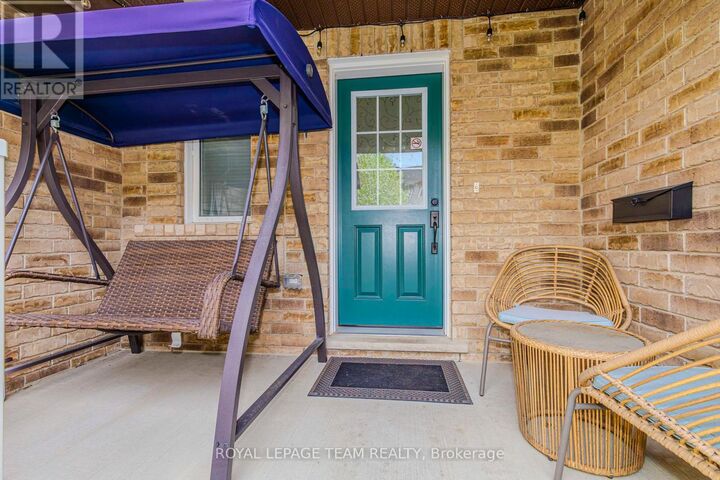Property Photo: 466 Meadowhawk Crescent ON K2J 5W7