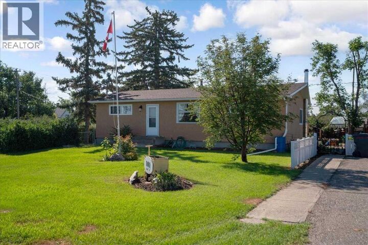 Property Photo: 101 Elliott Street AB T0L 0A0