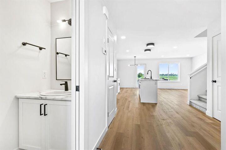 Property Photo:  62 Kootenay Way  MB R5G 2Y1 