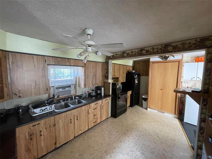 Property Photo: 236 Dufferin Street MB R0K 0H0