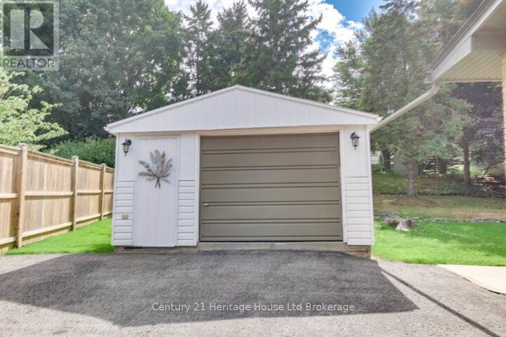 Property Photo: 85 North Park Crescent ON N4S 7M1