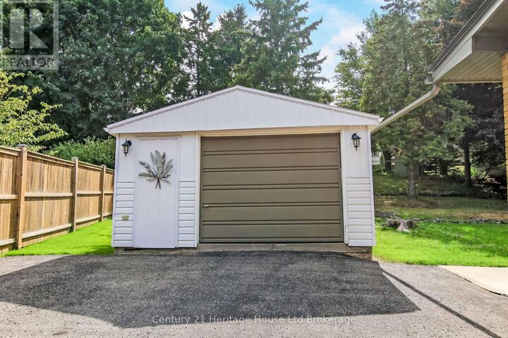 Property Photo: 85 North Park Crescent ON N4S 7M1