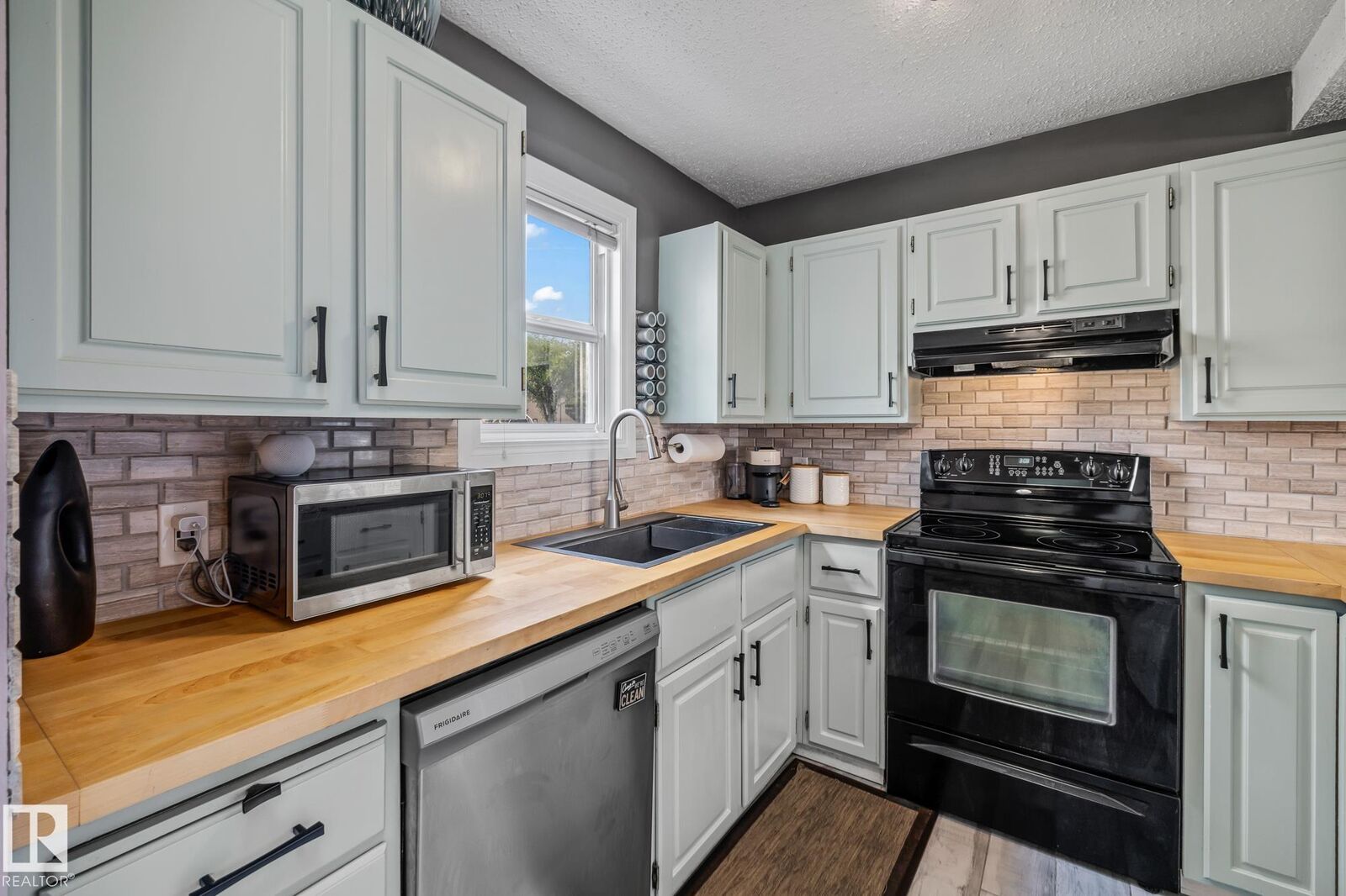 Property Photo: 10481 24 Avenue NW AB T6J 4S2