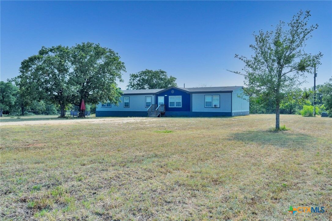 Property Photo: 400 Woody Hollow Road TX 78648
