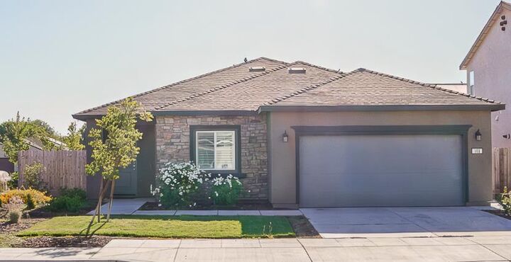 Property Photo:  969 S Kandarian Court  CA 93625 