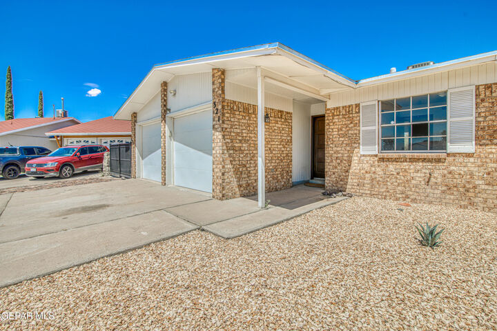 Property Photo: 321 Gus Rallis Drive TX 79932