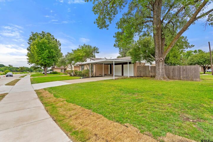 Property Photo:  1837 South Parkway  TX 75149 