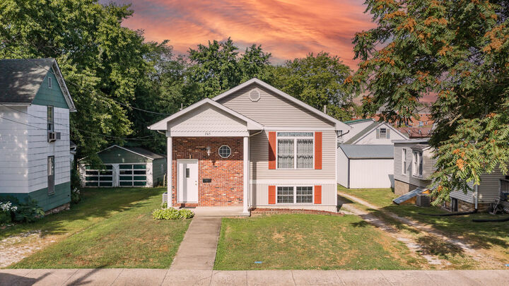 Property Photo:  705 Bluff Street  MO 65251 