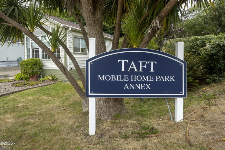 Property Photo:  1210 SE 48th Place 10  OR 97367 