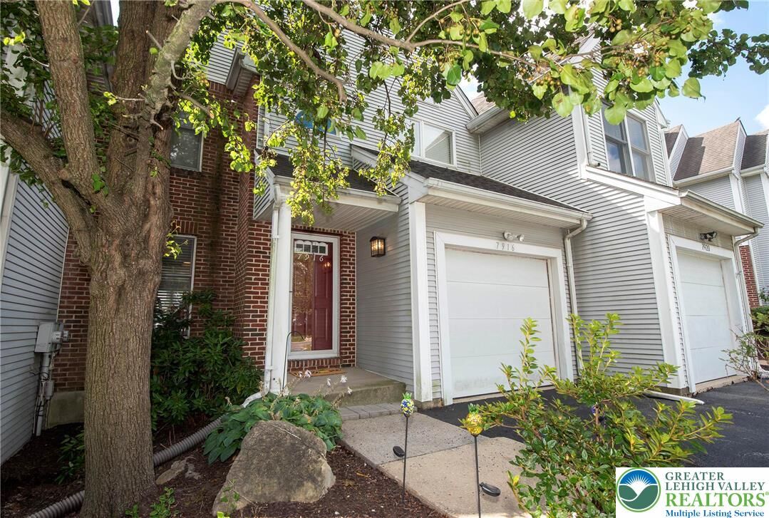Property Photo: 7916 Cross Creek Circle PA 18031