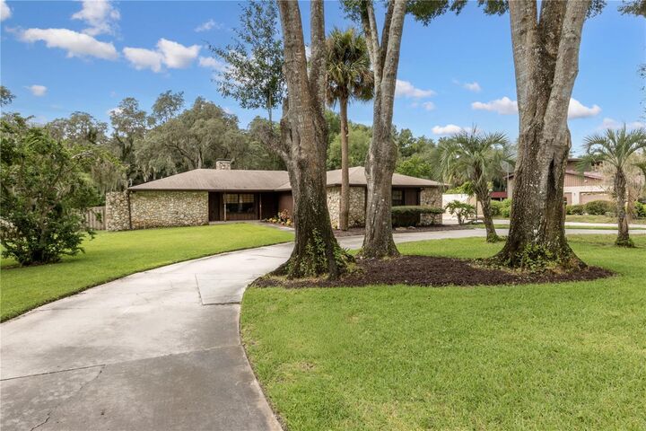Property Photo: 1226 Foxtree Trail FL 32712