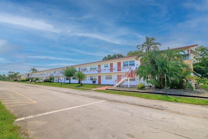 Property Photo: 2050 58th Avenue N 25 FL 33714