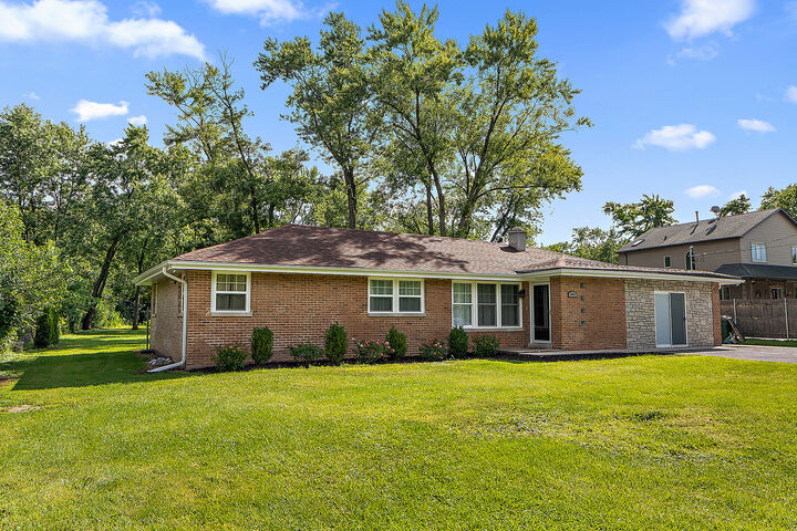Property Photo: 5813 Midlothian Turnpike IL 60445