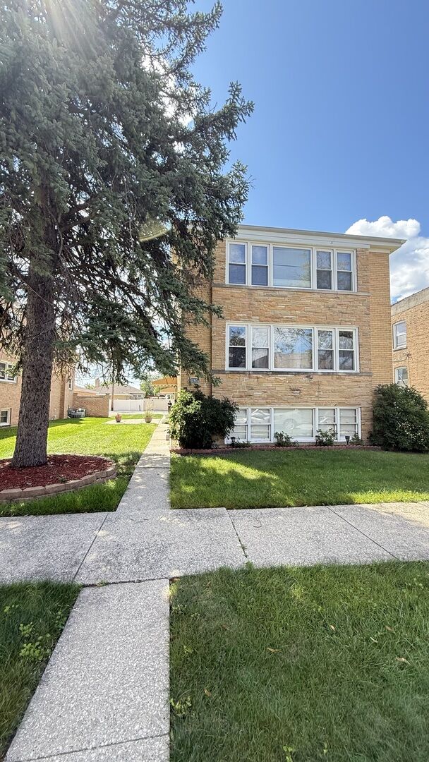 Property Photo: 10301 W Chaucer Street IL 60154
