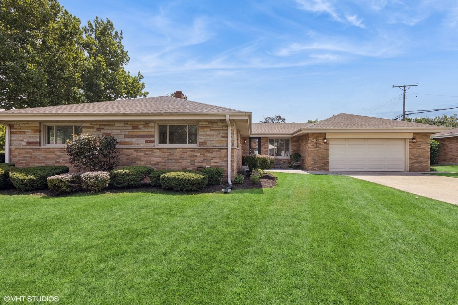Property Photo: 2626 Sunnyside Avenue IL 60154