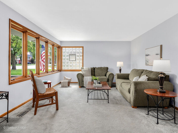 Property Photo:  740 S La Grange Road  IL 60525 