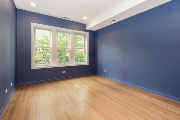 Property Photo: 2717 N Sawyer Avenue 2 IL 60647