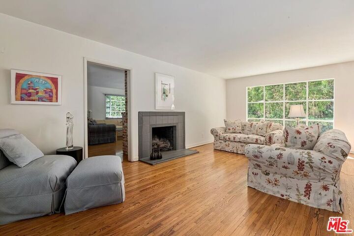 Property Photo:  1041 Chantilly Road  CA 90077 