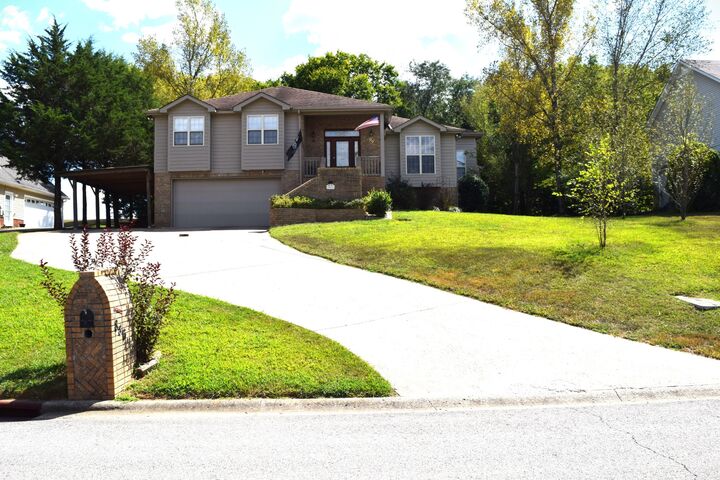 Property Photo: 886 Glenraven Dr TN 37043