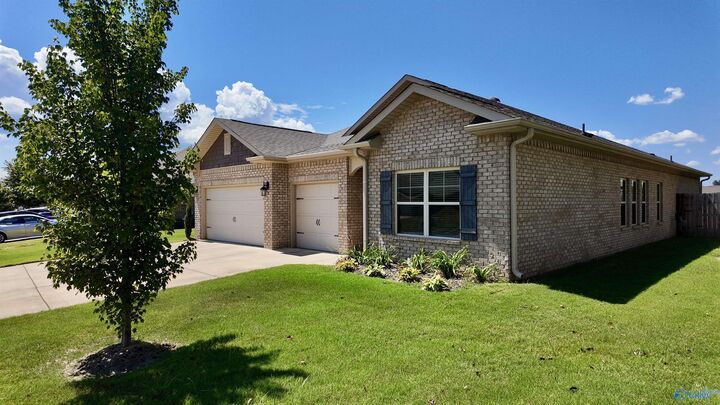 Property Photo: 320 Addison Court AL 35761