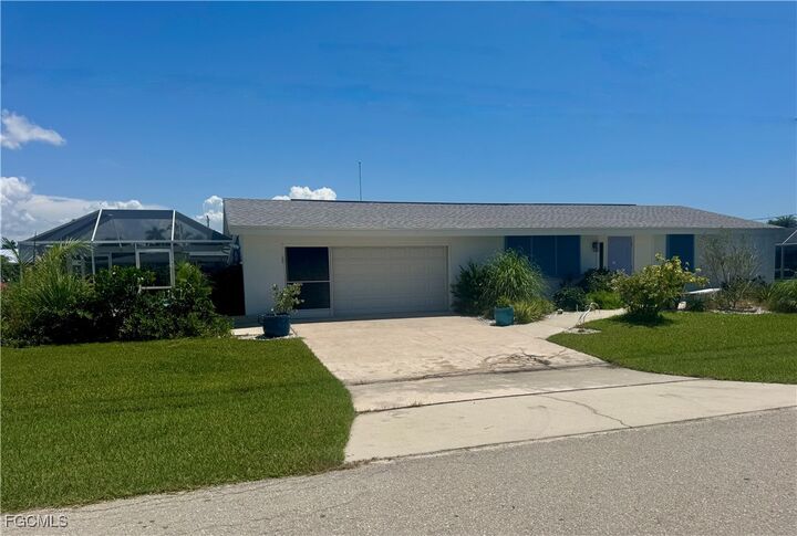 Property Photo: 2703 Clyde Street FL 33993